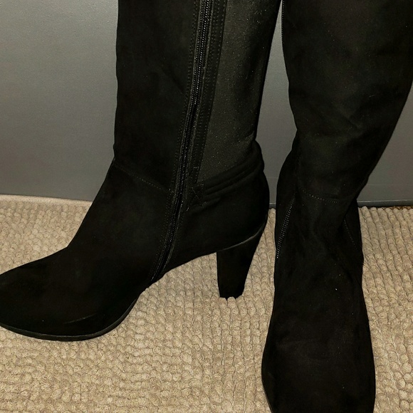 Boots - Picture 7 of 8